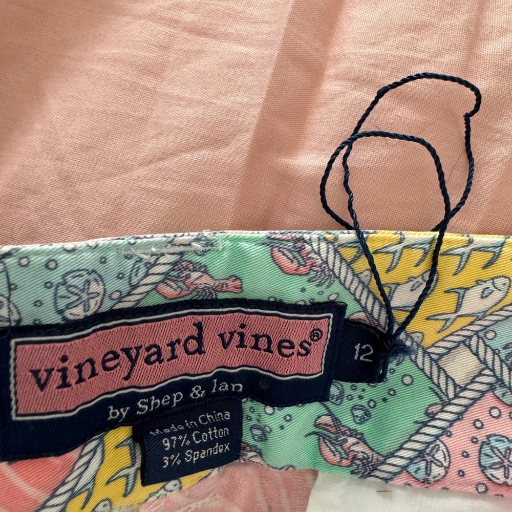 Vineyard vines patchwork shorts like new condition. - Picture 2 of 3